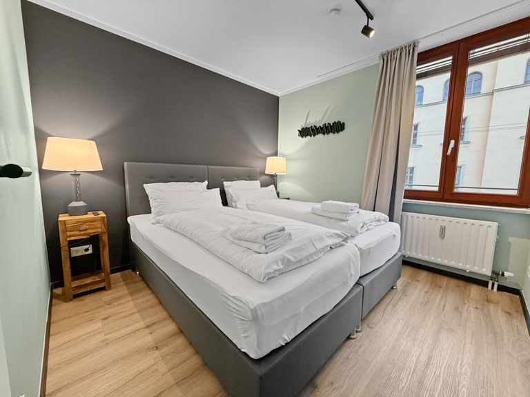 flatista homes apartments in München, Wohnung "Albrecht", Schlafzimmer