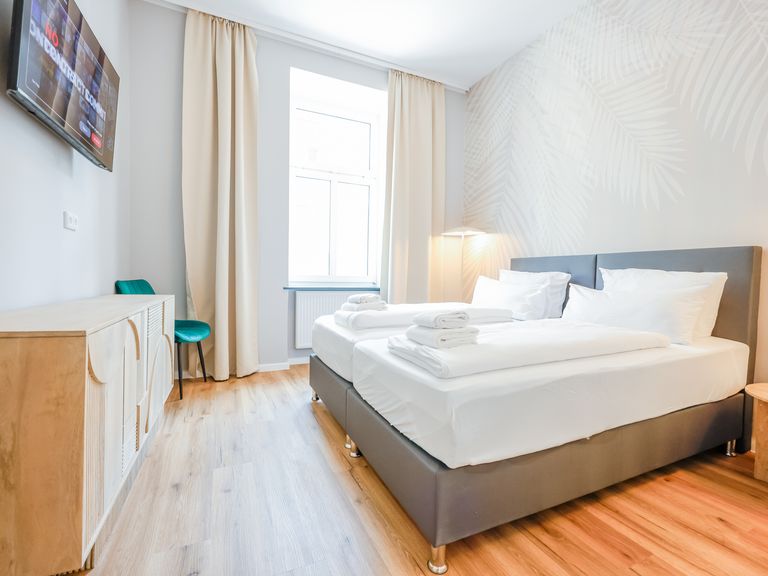flatista homes apartments in München, Wohnung "Auguste", Schlafzimmer