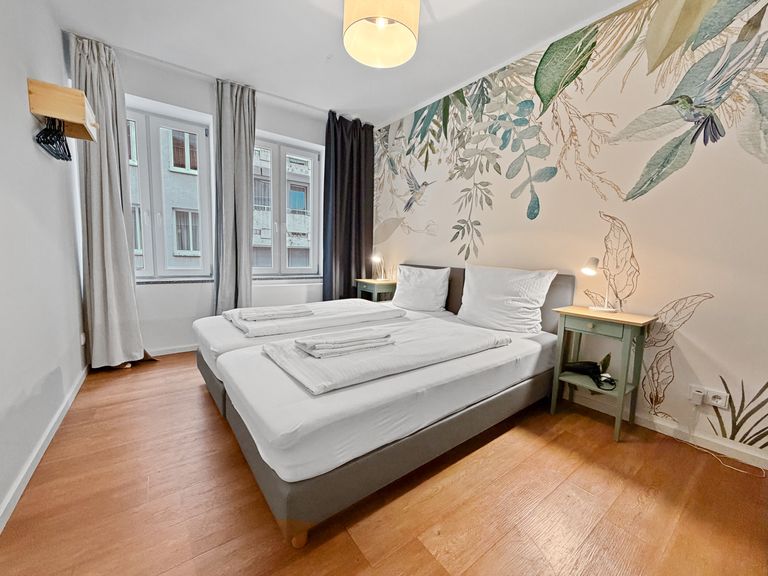 flatista homes apartments in München, Wohnung "Eddy's Central Station 1", Schlafzimmer