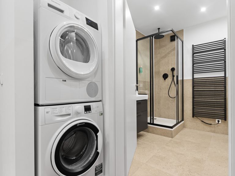 flatista homes apartments in München, Wohnung "Eddy's Central Station 2", Bad