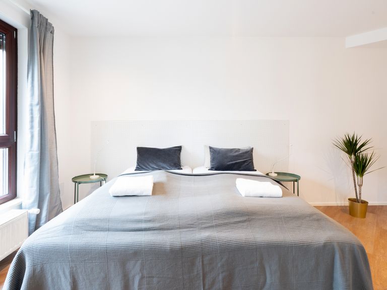 flatista homes apartments in München, Wohnung "Eddy's Nymphenburg", Schlafzimmer