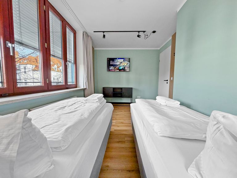 flatista homes apartments in München, Wohnung "Friedrich", Schlafzimmer