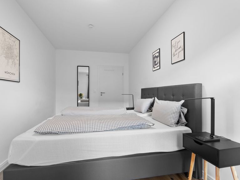 flatista homes apartments in München, Wohnung "Hirschgarten", Schlafzimmer
