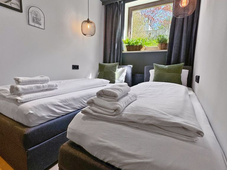 flatista homes apartments in München, Wohnung "Jungle House", Schlafzimmer