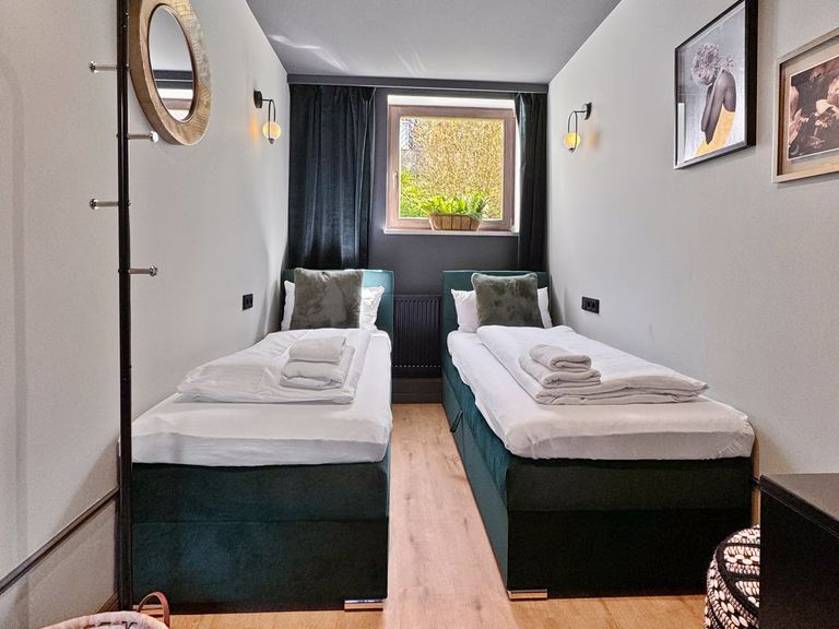 flatista homes apartments in München, Wohnung "Jungle House", Schlafzimmer