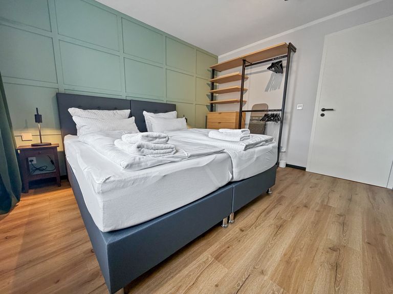 flatista homes apartments in München, Wohnung "Ludwig", Schlafzimmer