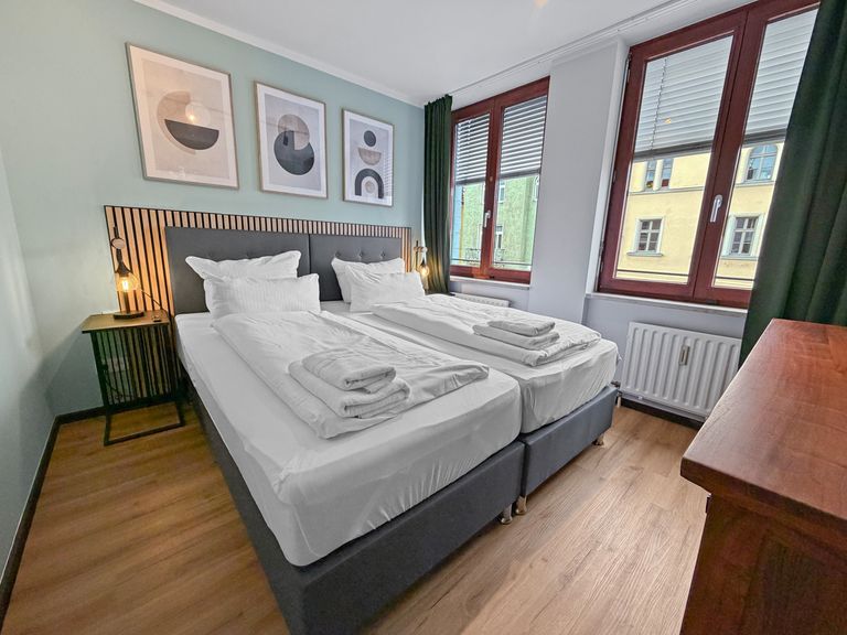flatista homes apartments in München, Wohnung "Ludwig", Schlafzimmer