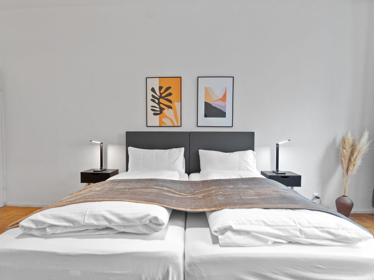 flatista homes apartments in München, Wohnung "Old Town", Schlafzimmer