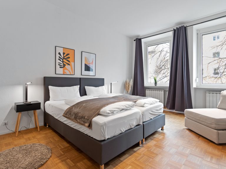 flatista homes apartments in München, Wohnung "Old Town", Schlafzimmer