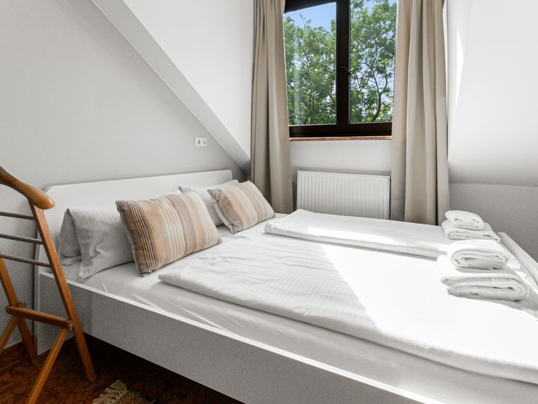 flatista homes apartments in München, Wohnung "Penthouse", Schlafzimmer