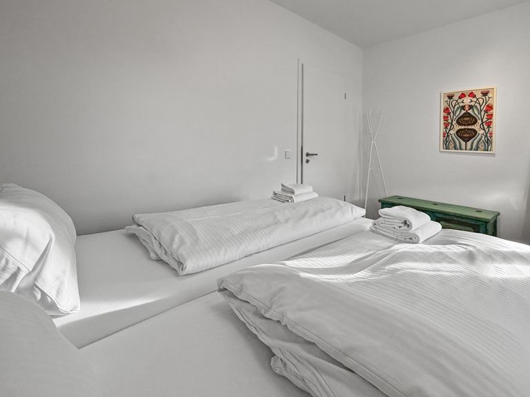 flatista homes apartments in München, Wohnung "Theodor", Schlafzimmer
