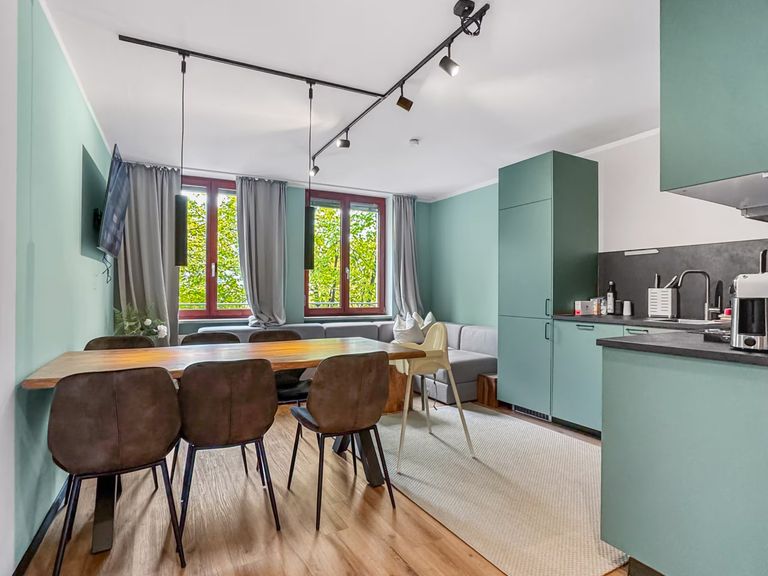 flatista homes apartments in München, Wohnung "Wilhelm", Esszimmer